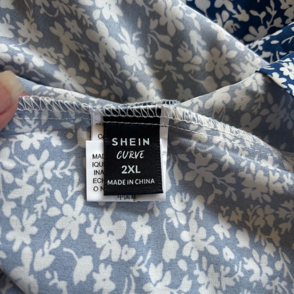SHEIN Curve + Plus 2X Blue & White Floral V-Neck Ruffle Sleeve Dress - Picture 8 of 8
